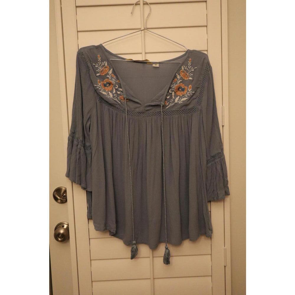 R1893 dusty blue embroidered floral blouse dusty blue‎